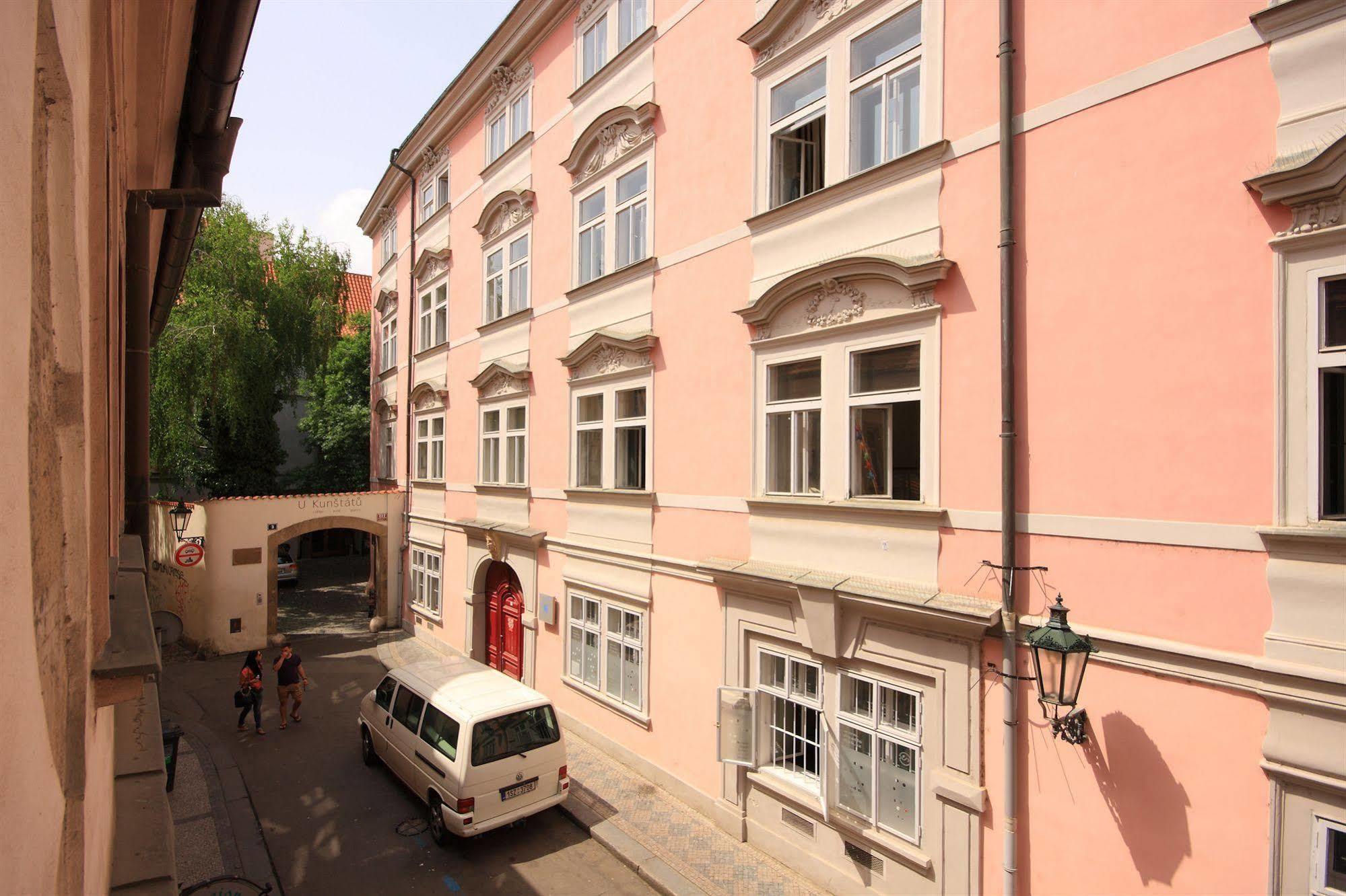 Hotel The Green Garland Praha